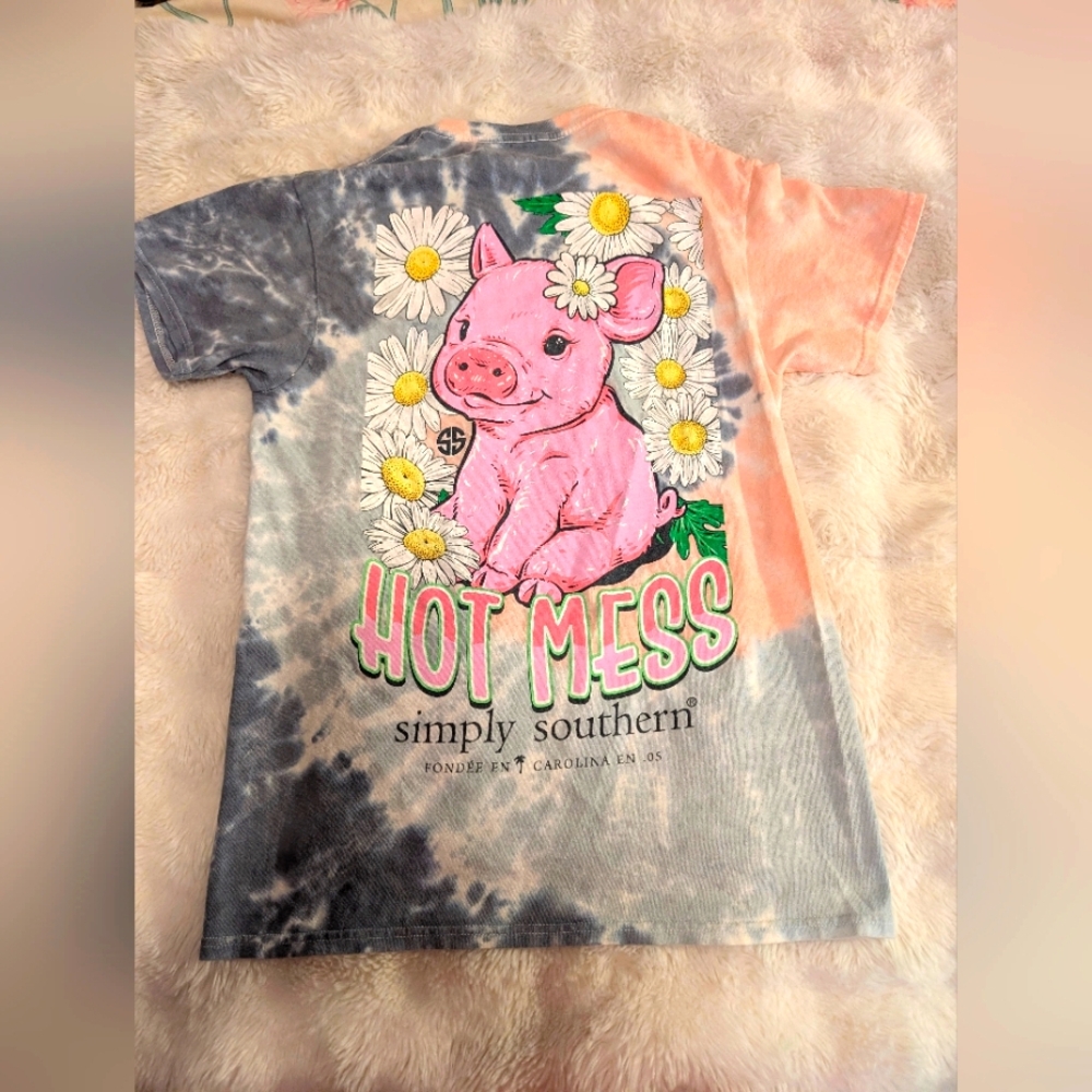 Simply Southern Gray and Pink Short Sleeve Tee with Pig Hot Mess Design‎ Small